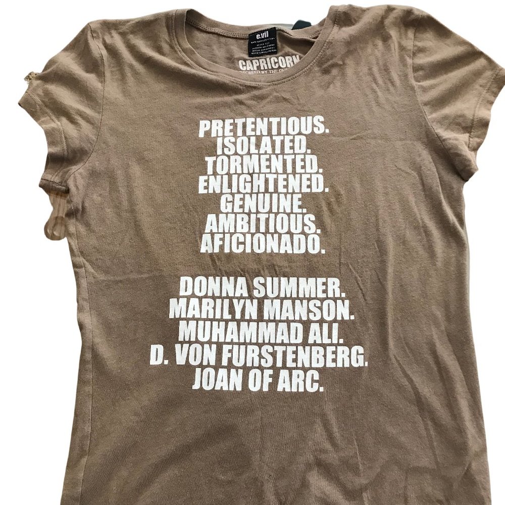queen of e.vil capricorn astrology graphic/tan t-shirt